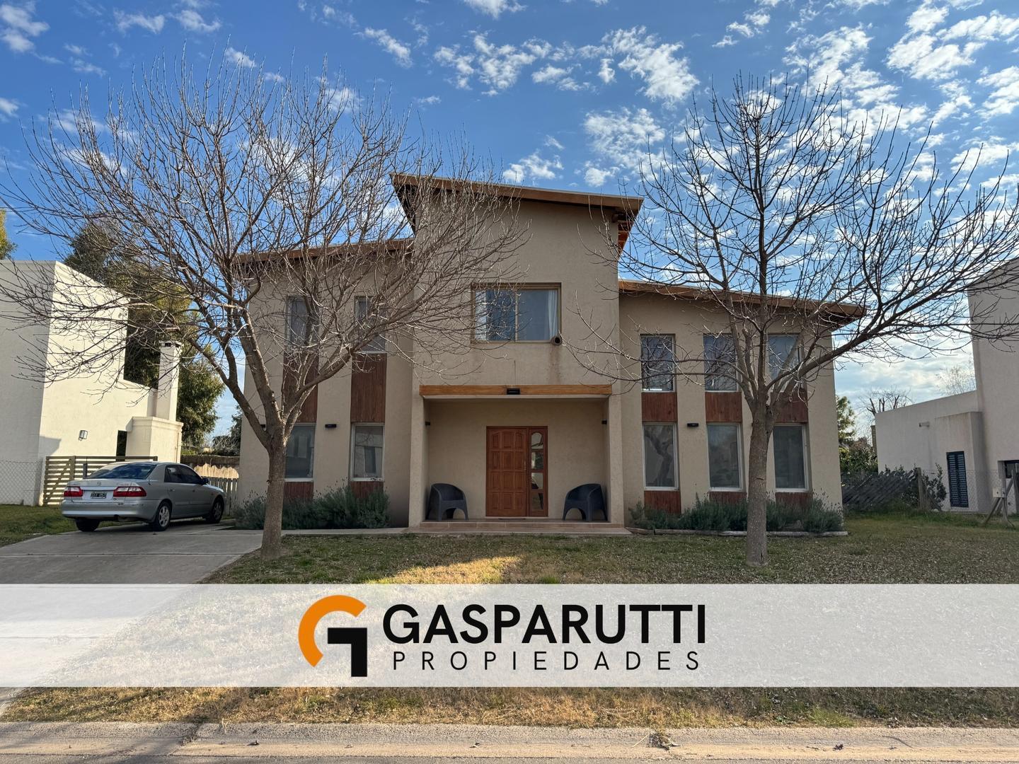 Casa en Venta en San Matías! 5 Ambientes con Pileta!