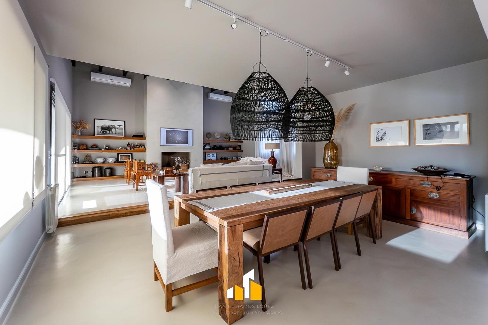 Casa en Venta con 4 cocheras