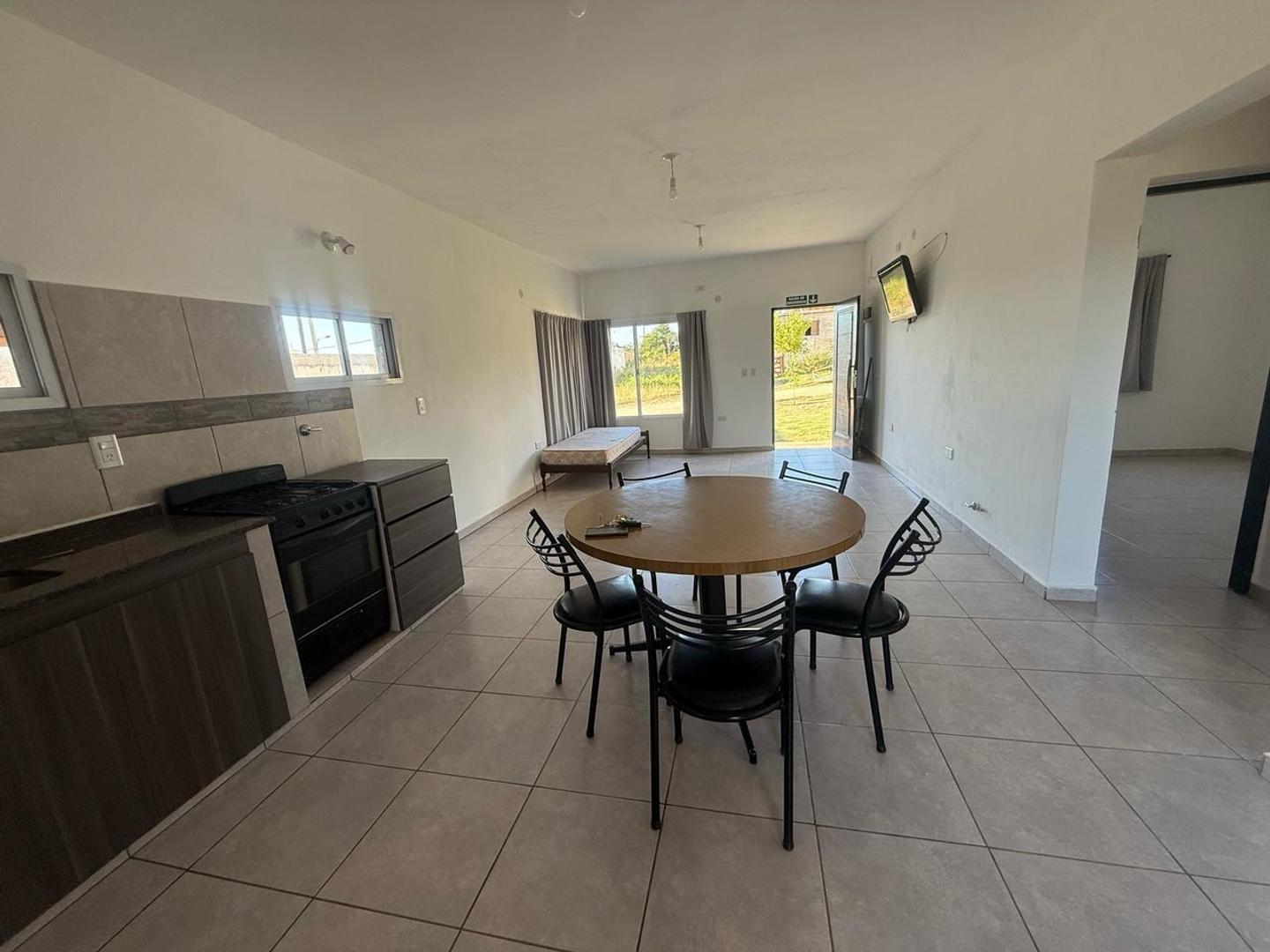 Casa 3 ambientes con 1 baño