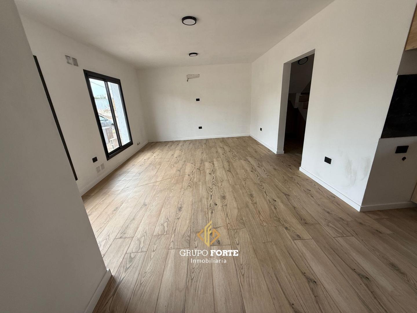 Depto Tipo Casa en Alquiler de 3 ambientes