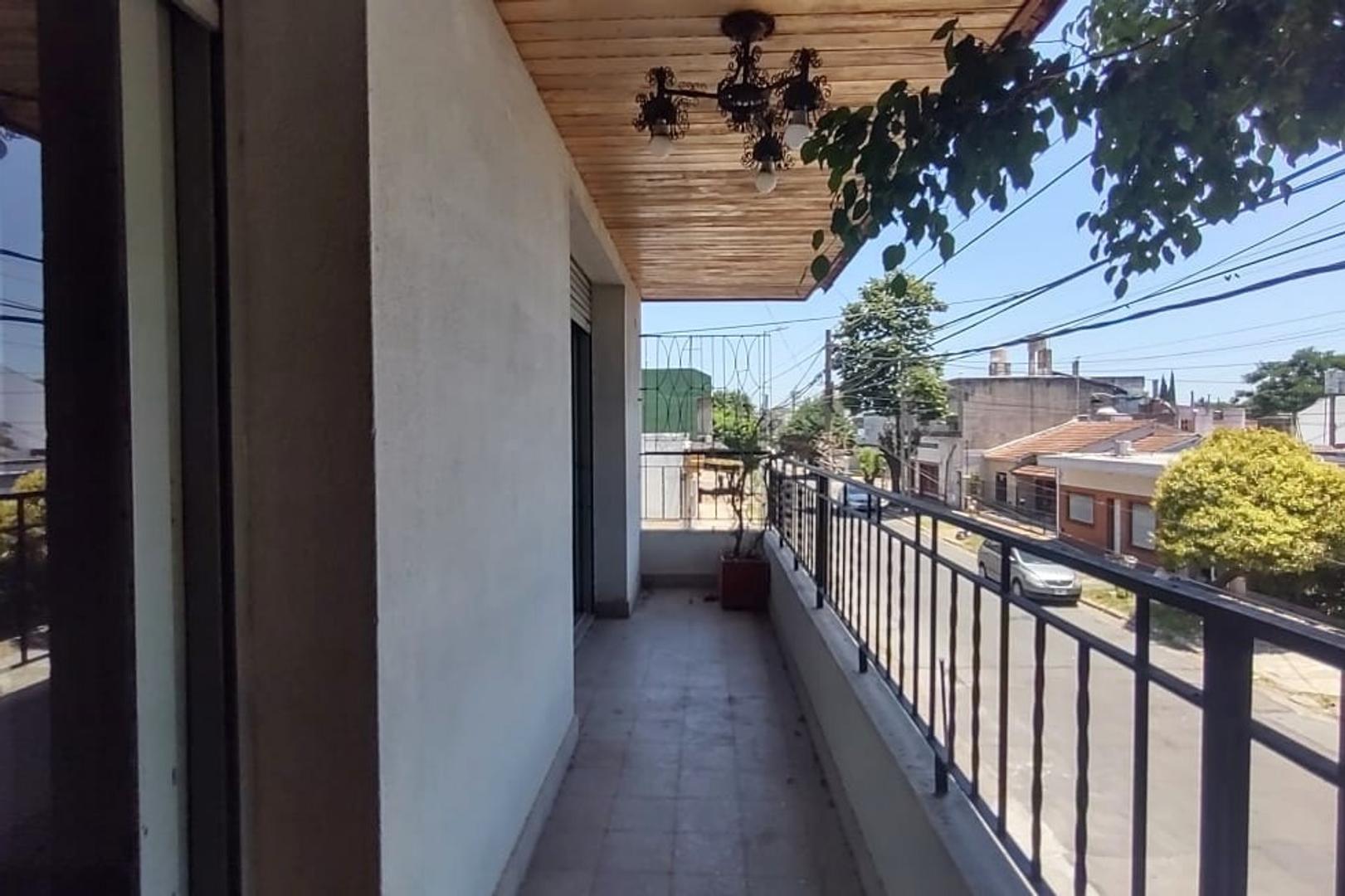 Casa en PH en alquiler 3 amb. 1º Piso Haedo