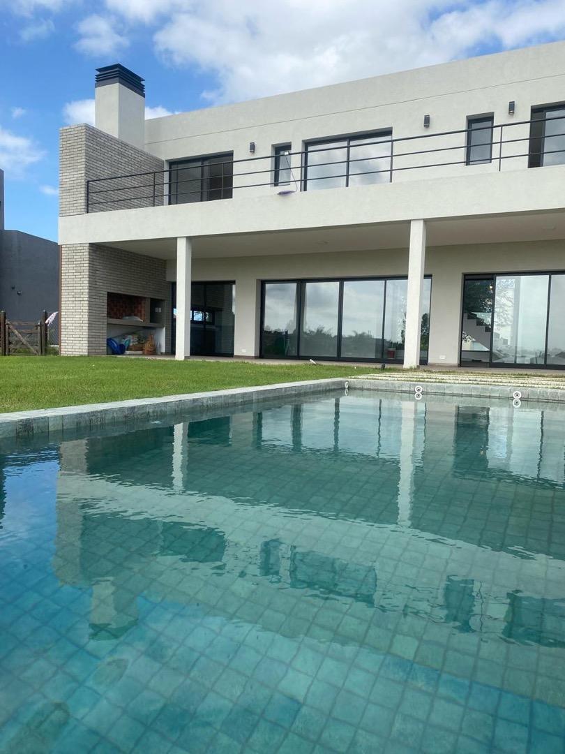 Excelente Casa a Estrenar en Club de Campo San Lucas