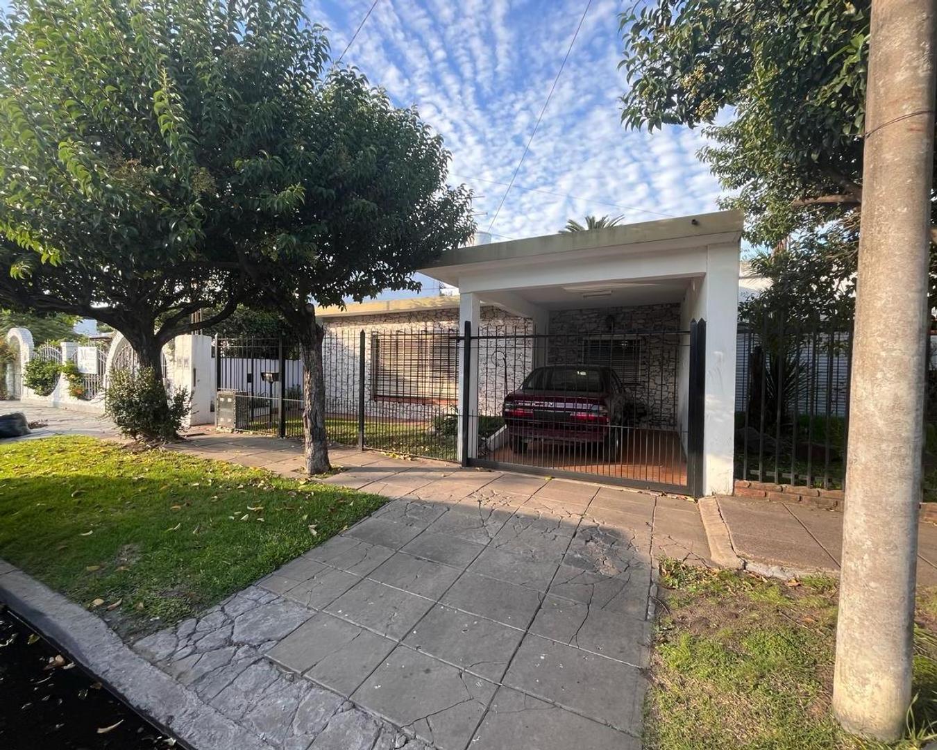CASA, cuatro ambientes, EN VENTA - Castelar sur