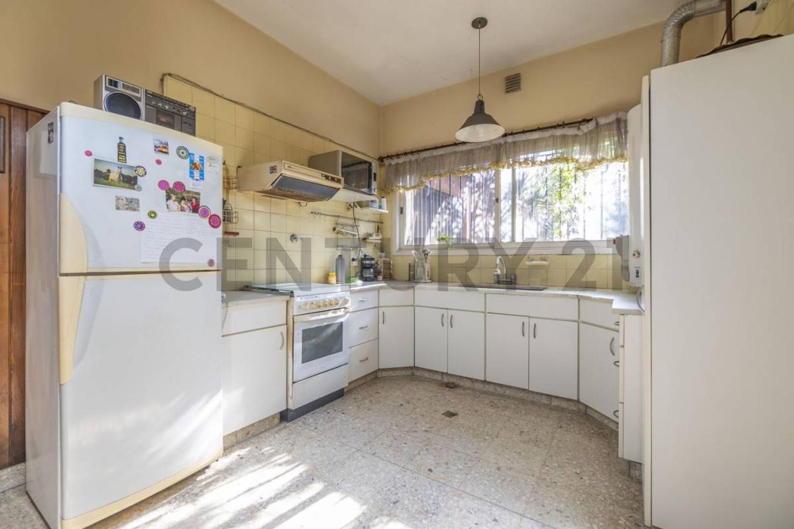 Venta Casa 3 dormitorios con patio y cochera - Barrio Santa Rita, San Isidro