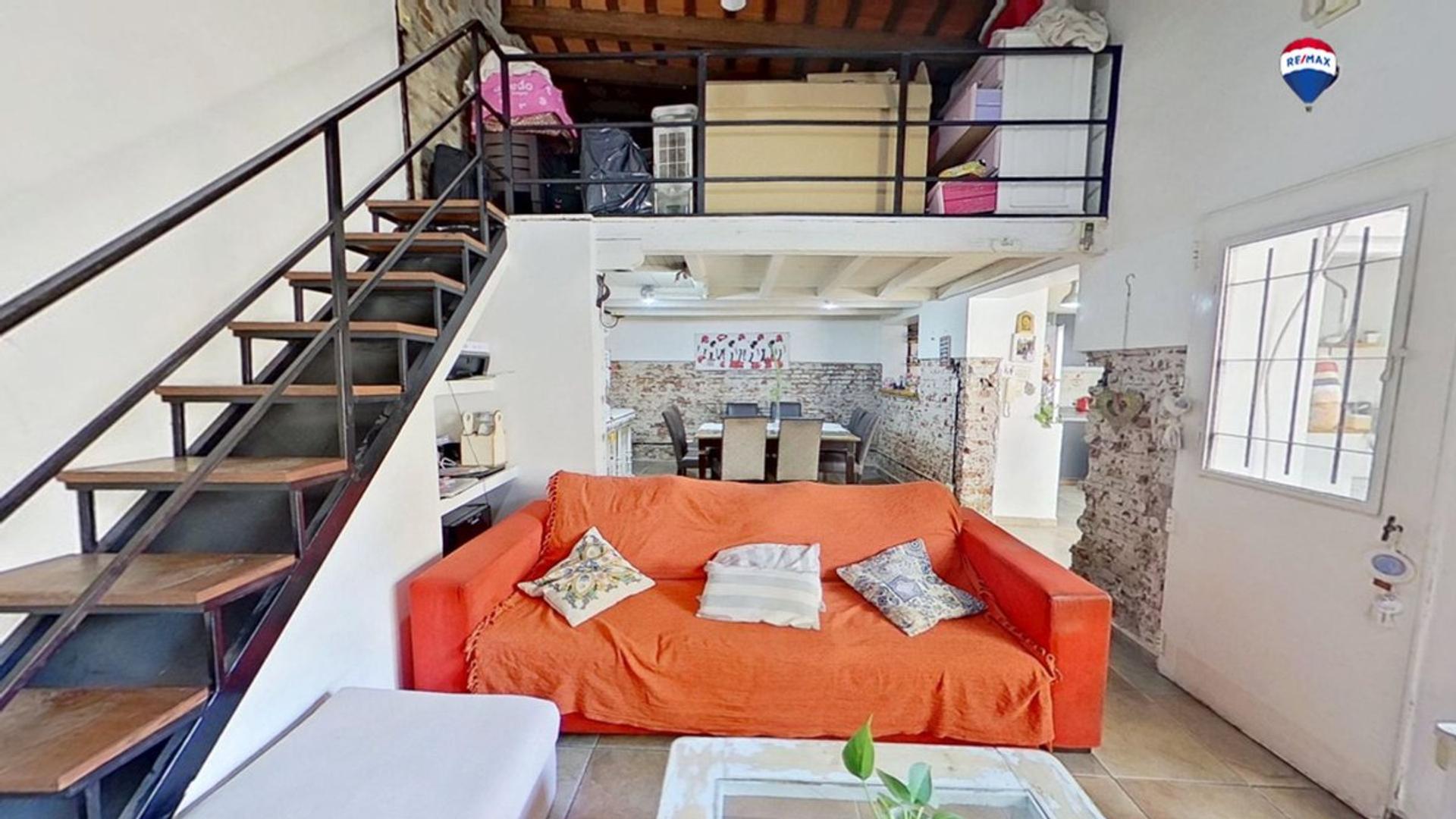 Depto Tipo Casa 4 ambientes con 2 baños