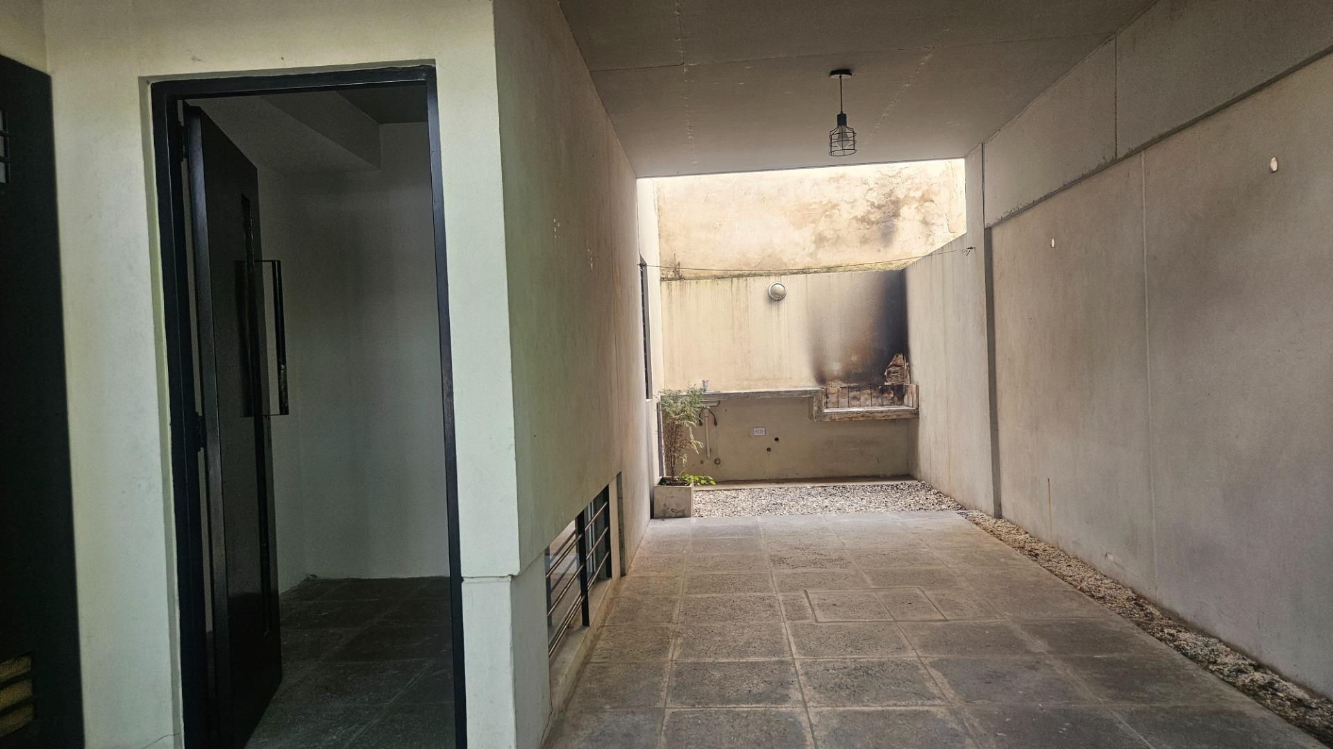 Depto Tipo Casa en Alquiler de 1 dormitorio