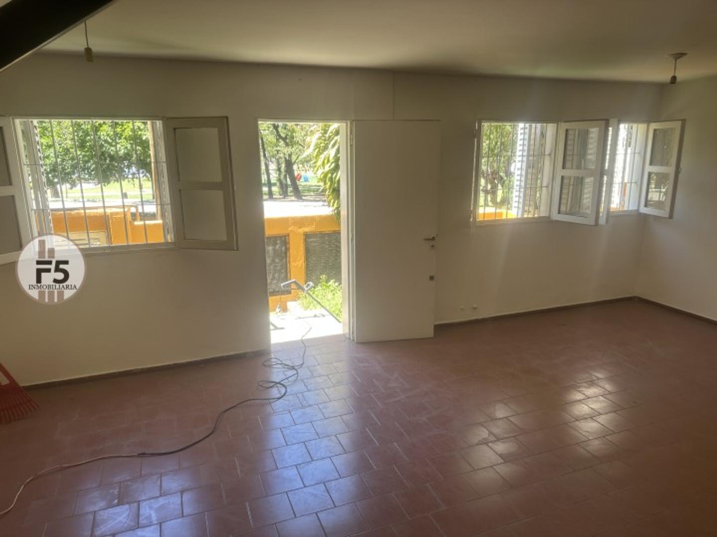 la rioja 2400 , Piso 0