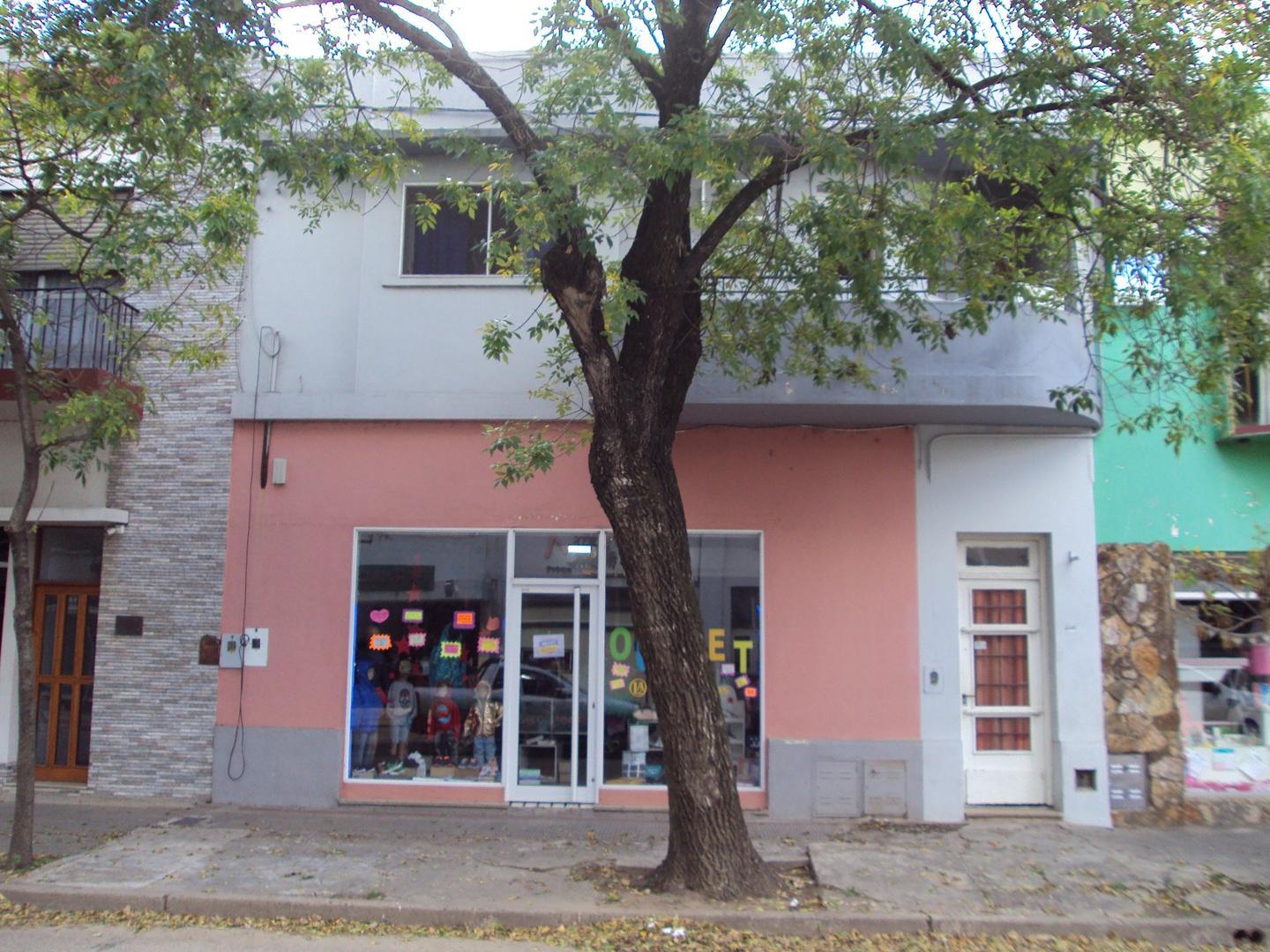 Venta Casa 2 Pisos con Salon Negocio Pleno Centro *