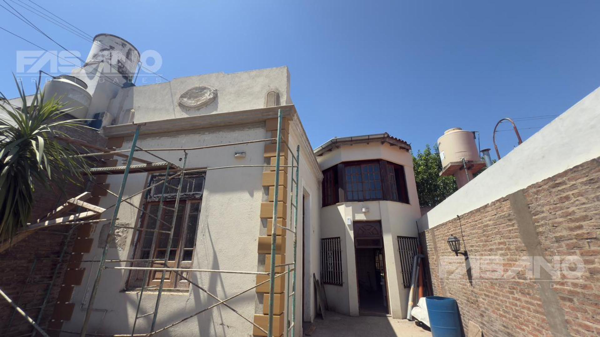 ALQUILER - CASA 11 AMB. EN SAN ANDRES. USO COMERCIAL /PROFESIONAL