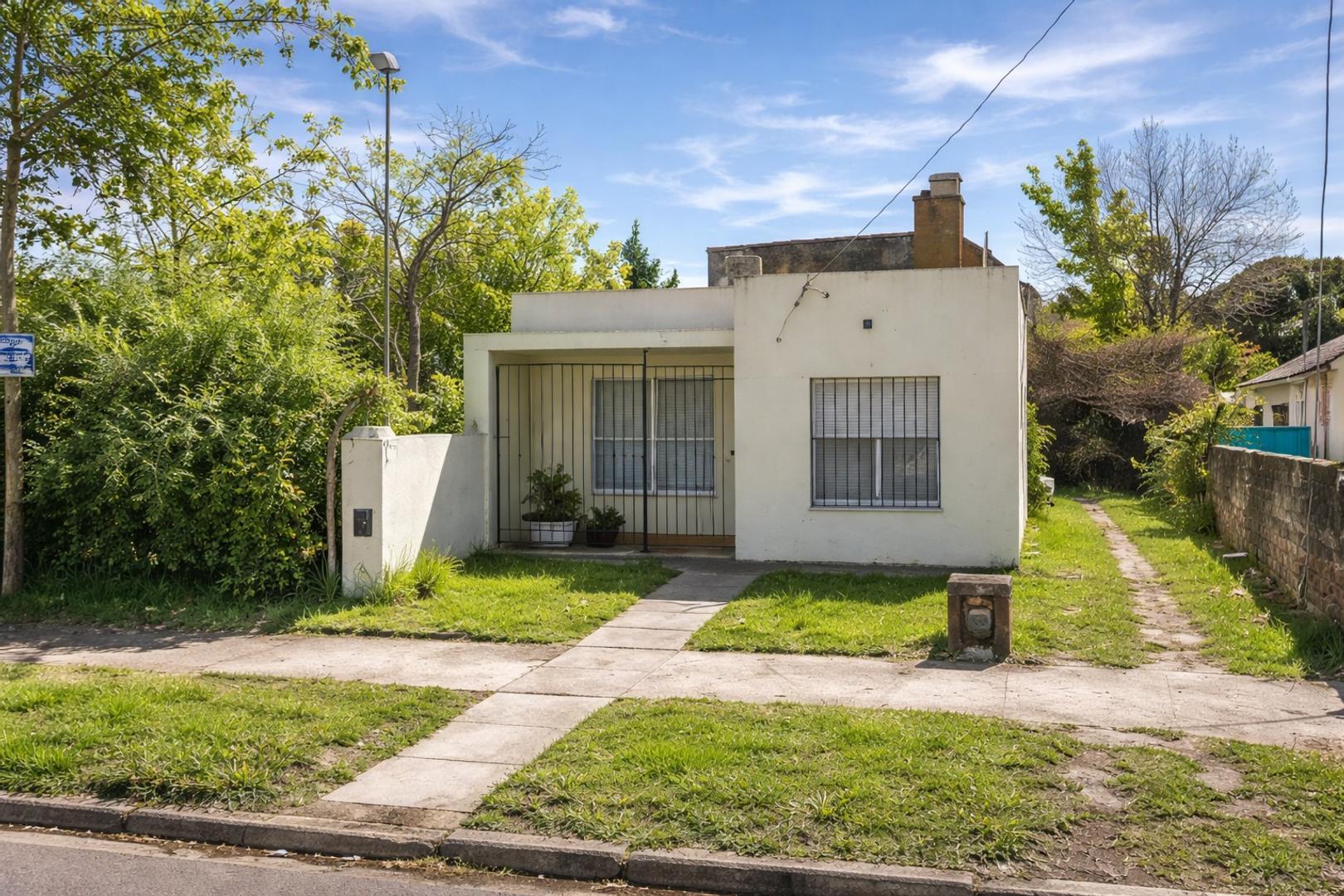 VENTA CASA A RECICLAR EN ESQUINA M. GÁLVEZ Y LÁZARO AZPEITIA