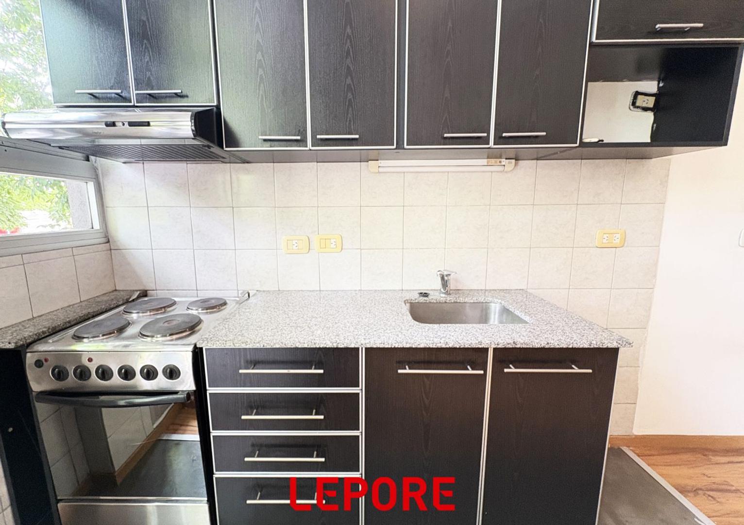 Departamento en Alquiler en Parque Chacabuco, $ 600.000