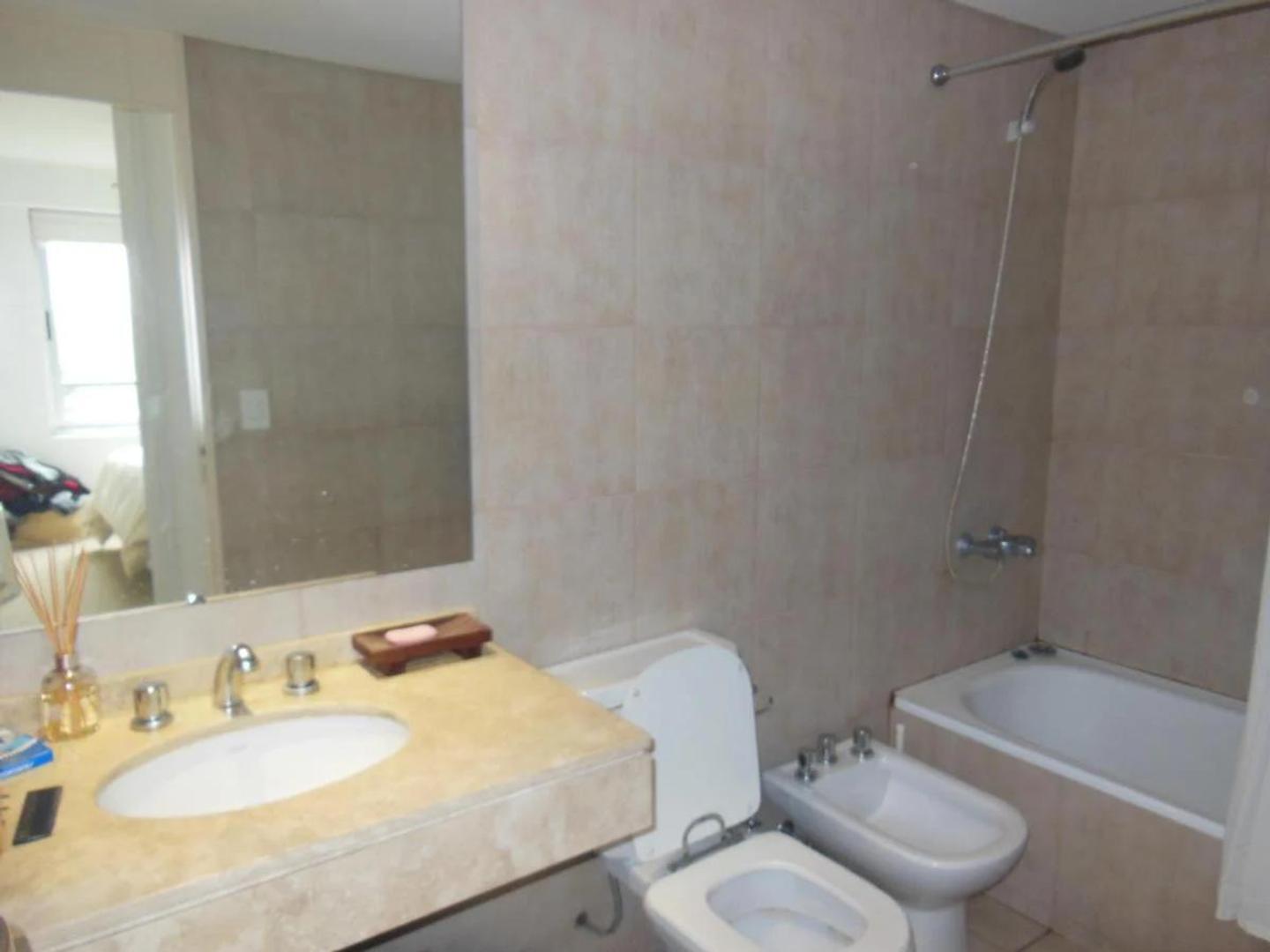 Roque Sáenz Peña e/ Cosme Beccar y Rivadavia