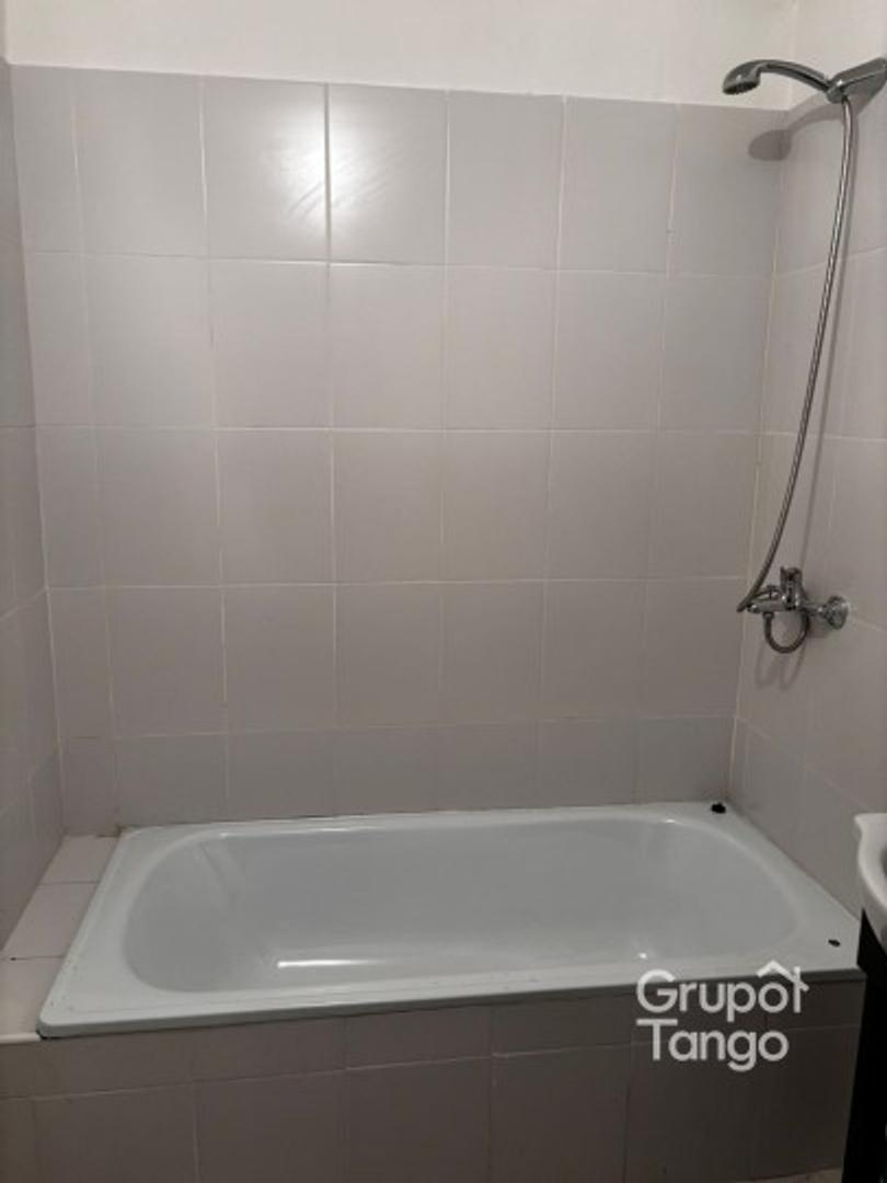 Av. Independencia 3381 , Piso 11