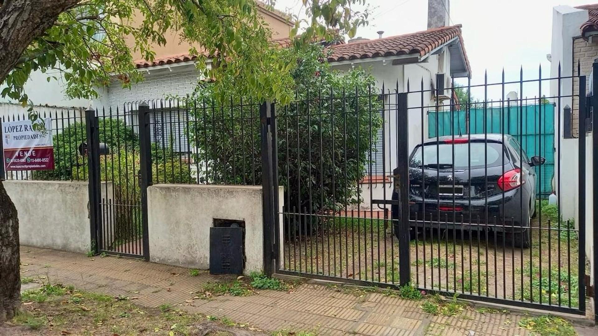 Casa en Venta con 2 cocheras