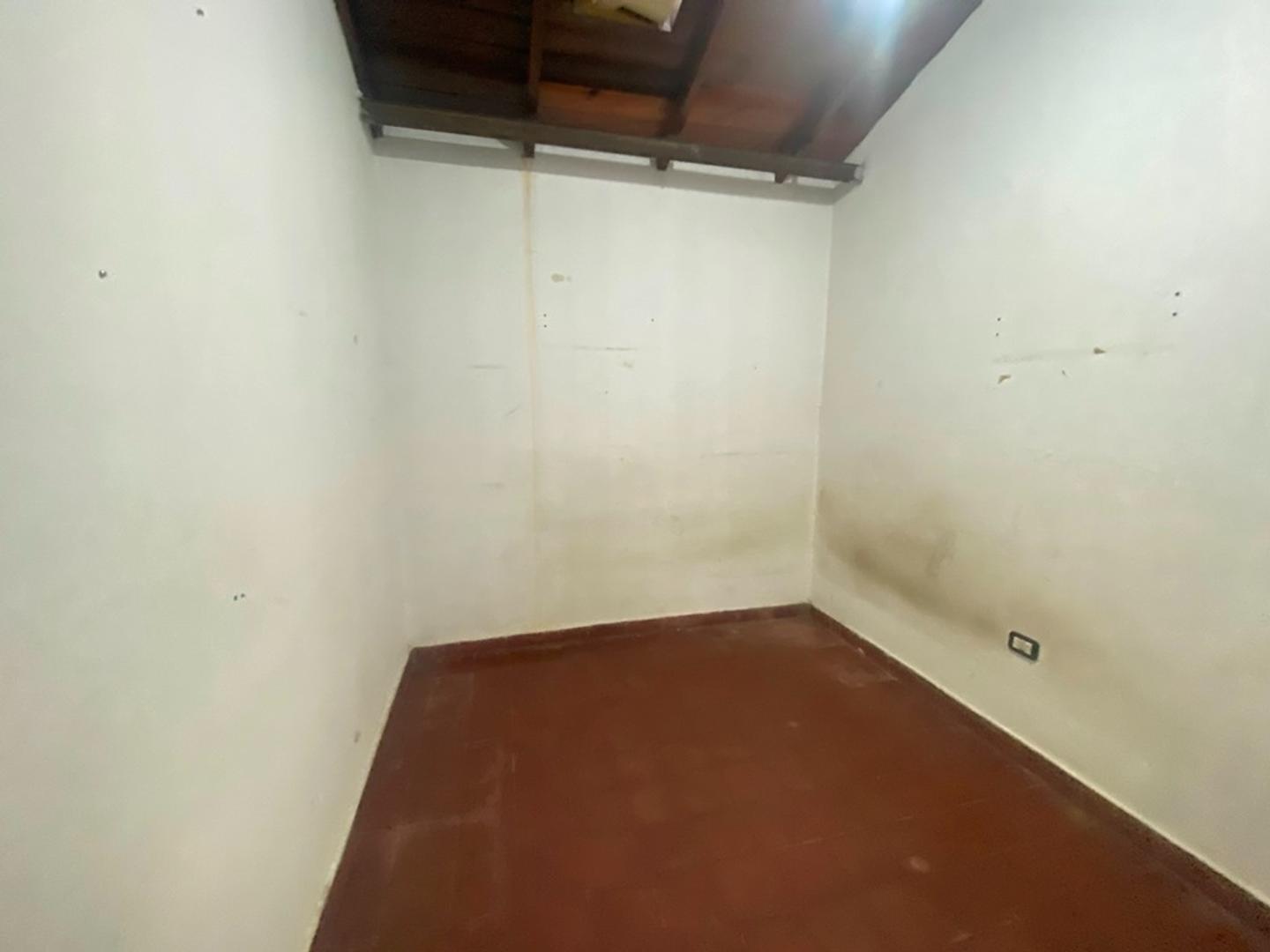 Casa 5 ambientes con 1 baño