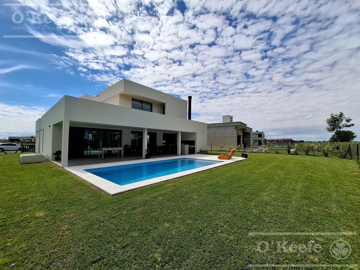 Casa 5 ambientes con 4 baños