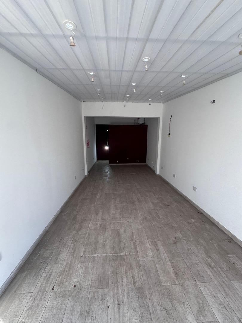 Local en Alquiler en El Palomar, $ 600.000