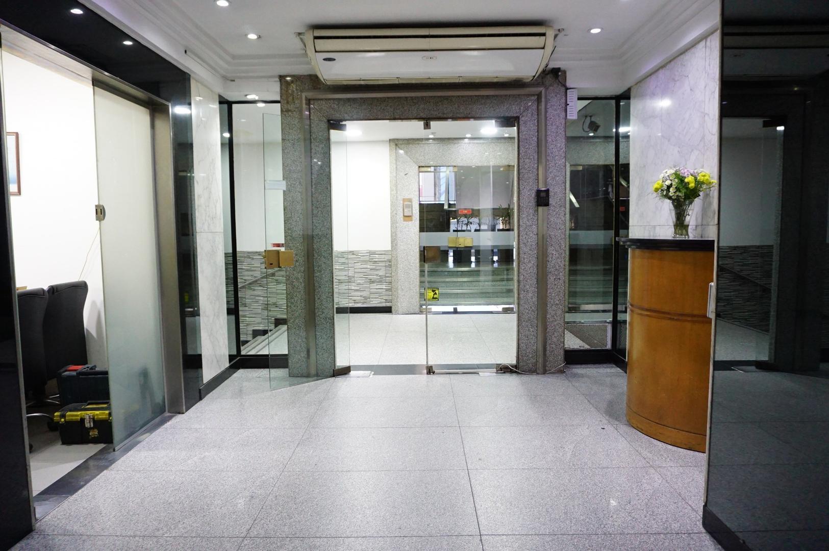 Oficina Monoambiente con 4 baños