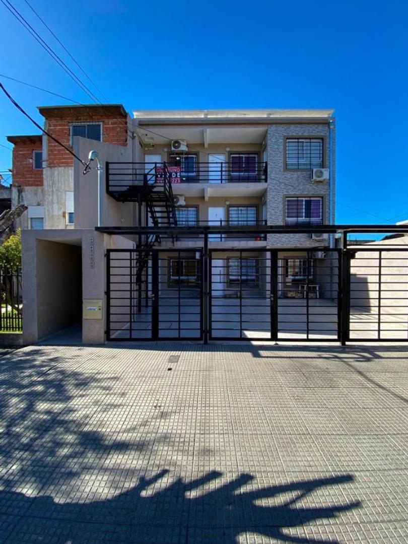 NUEVO PRECIO - DEPARTAMENTO 2 1/2 AMB - 1° AL FRENTE CON BALCÓN - APTO CREDITO