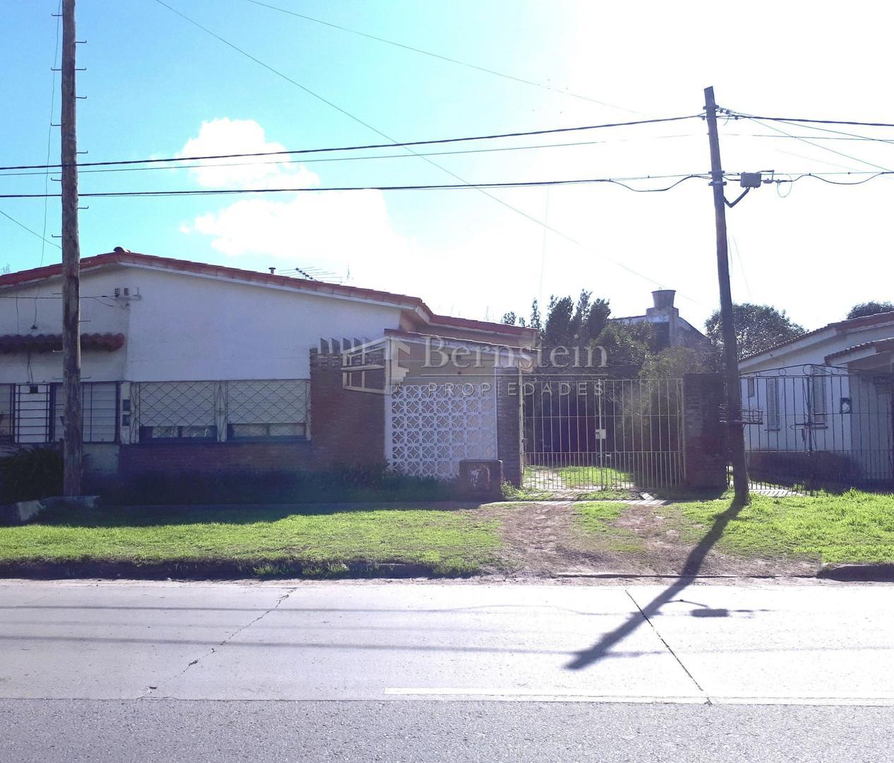 CASA EN VENTA :: 3 AMBIENTES :: ACCESO OESTE :: 295m2