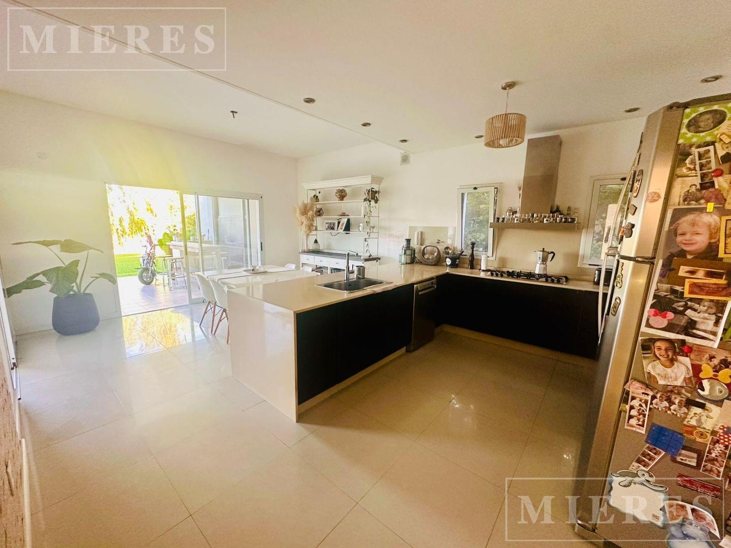 Casa en Alquiler Temporal con 2 cocheras