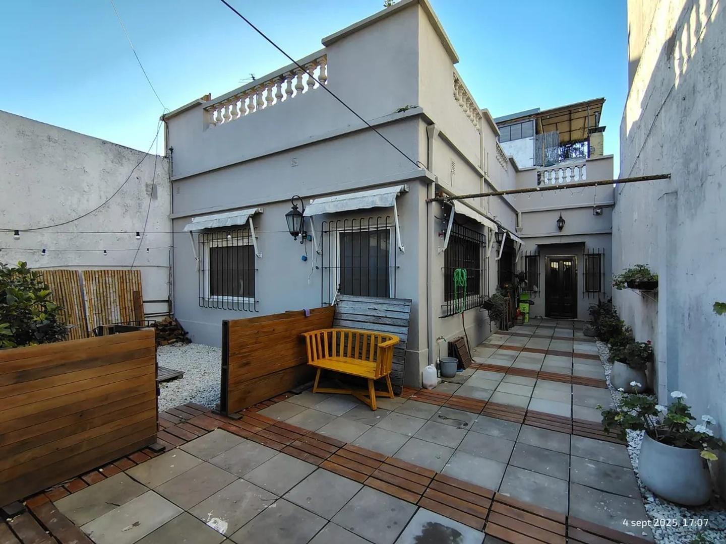 Casa con terraza propia y patio