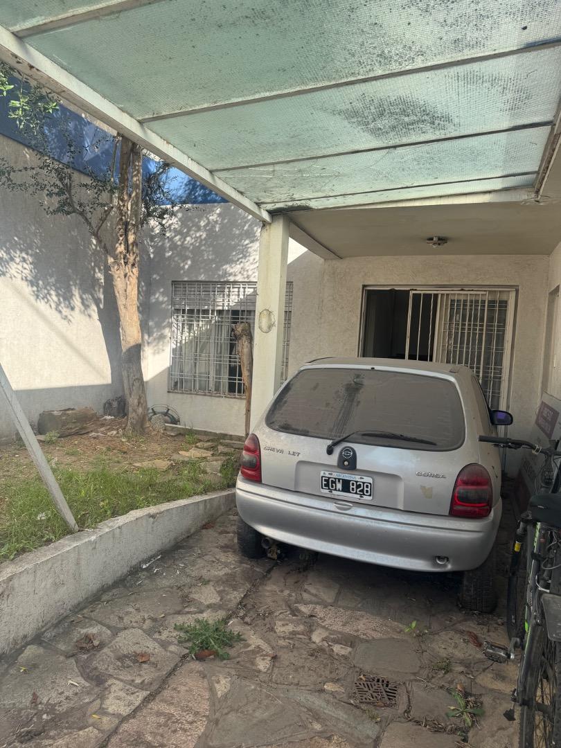 Casa en venta. A reciclar. Lote propio. Villa sarmiento