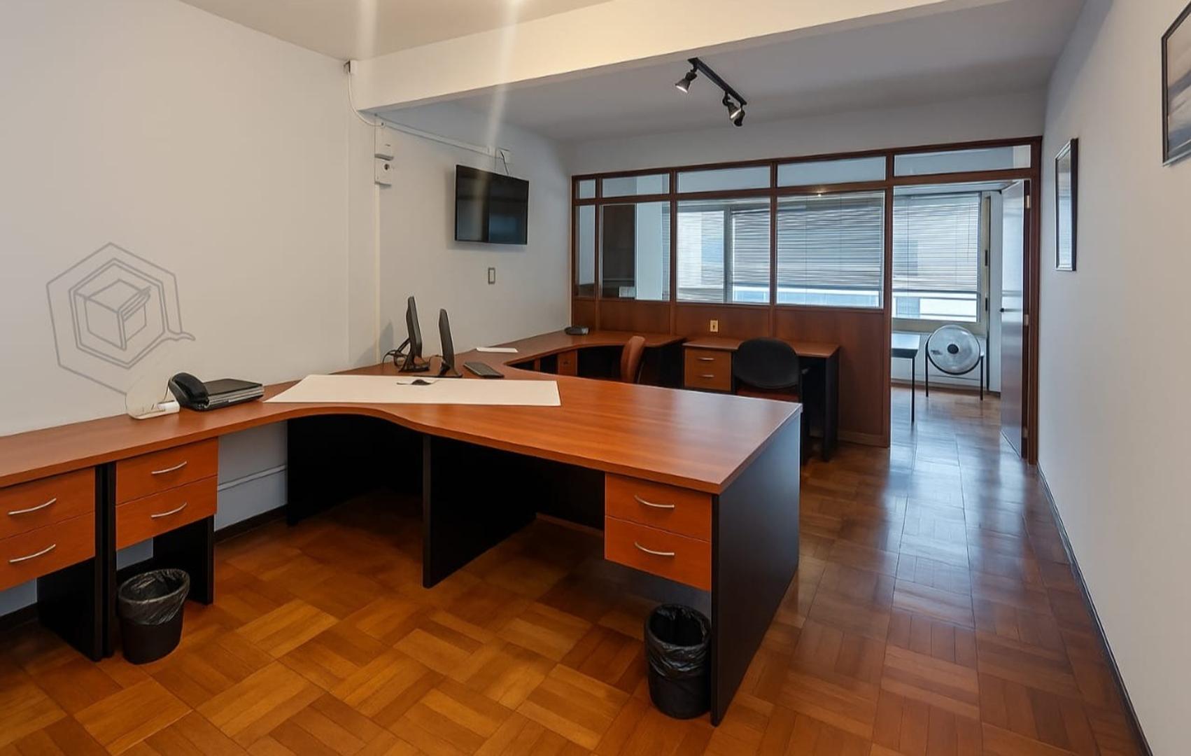 Excelente oficina al frente + Aire acondicionado