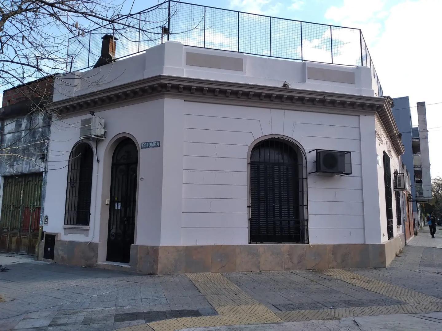 Venta. Casa. 5 ambientes. Terraza. Estomba 1000.