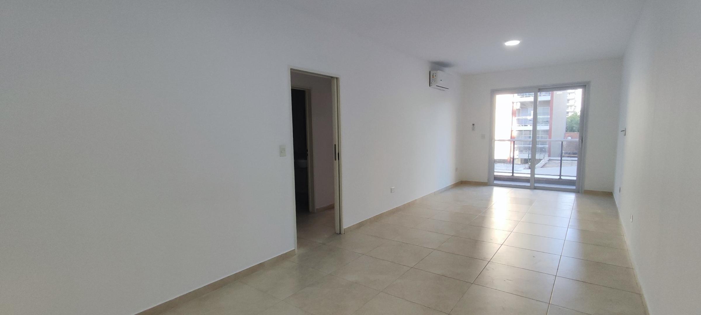 ALQUILER Amplio depto de 3 amb. con cochera, BAJAS EXPENSAS!