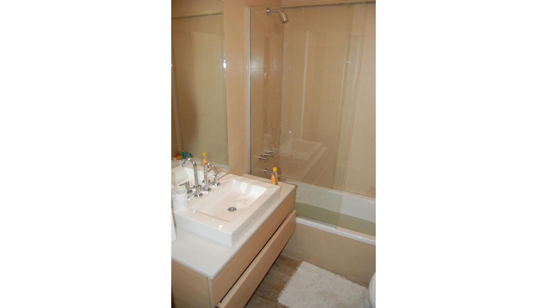 Casa 5 ambientes con 4 baños