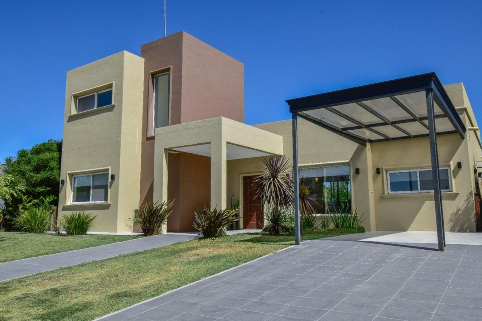 CASA EN VENTA BARRIO SAN LUCAS SALIDA LAGUNA