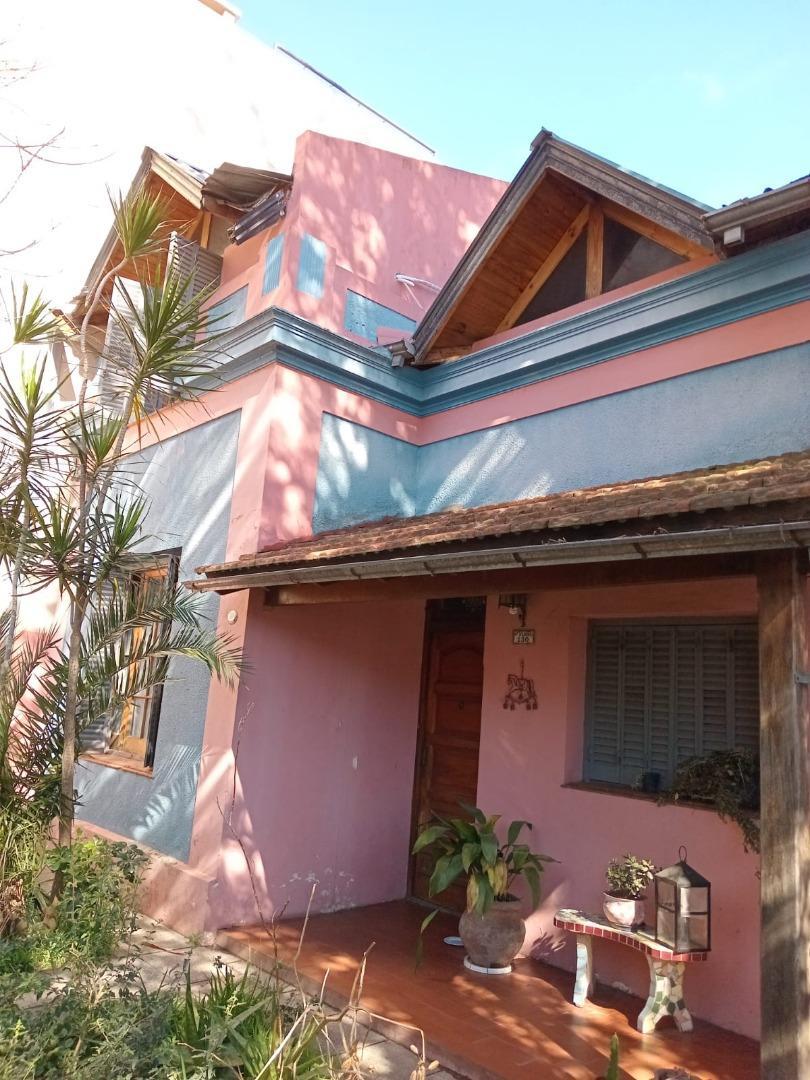 CHALET  DE ESTILO EN DOS PLANTAS