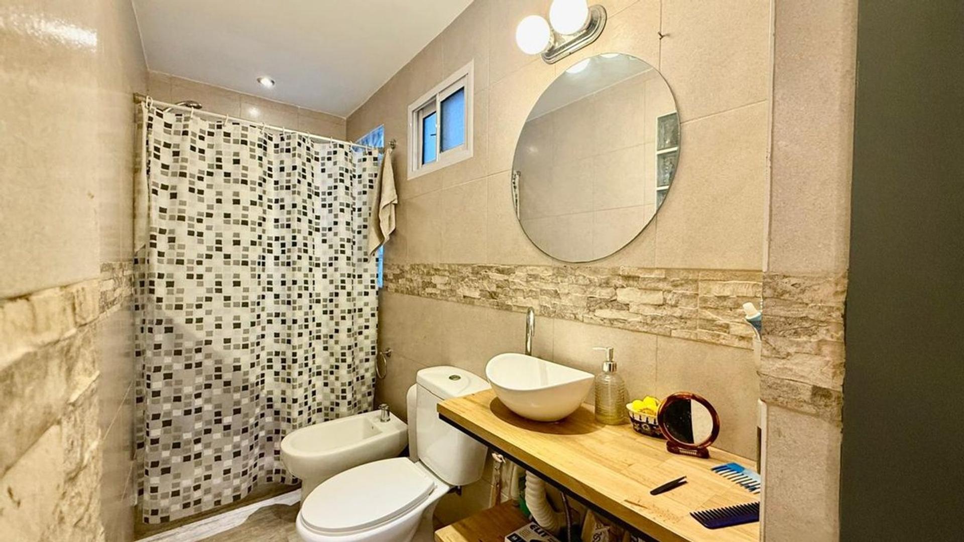 Casa 4 ambientes con 2 baños