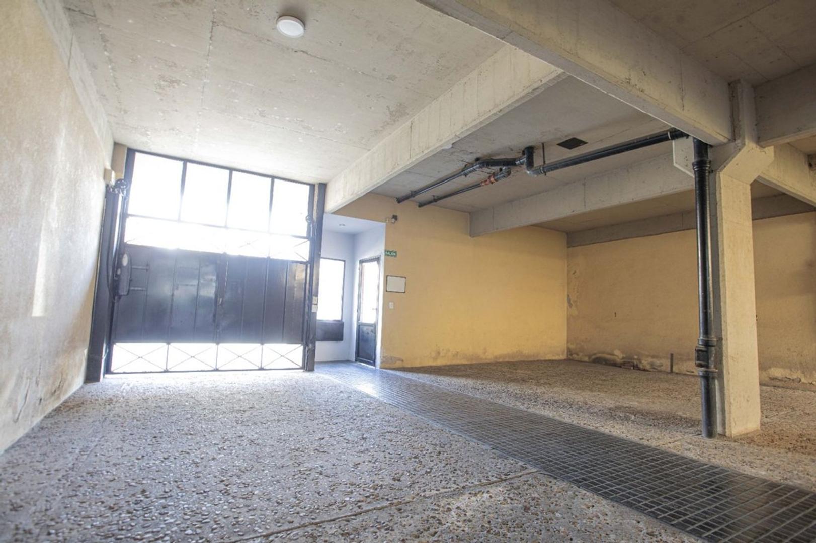 VENTA DE COCHERA EN PB EN EXCELENTE UBICACIÖN 