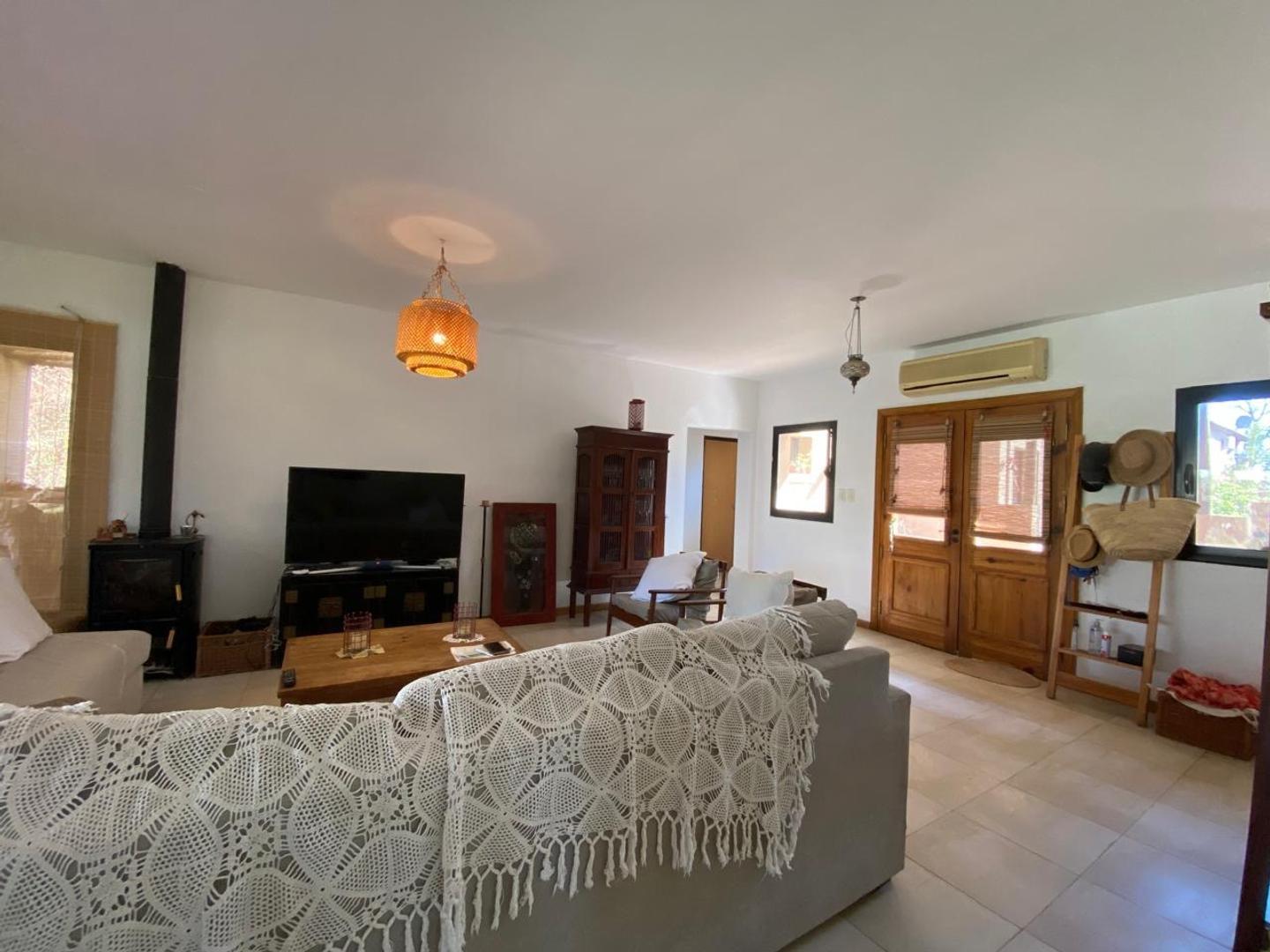 Casa 5 ambientes con 3 baños