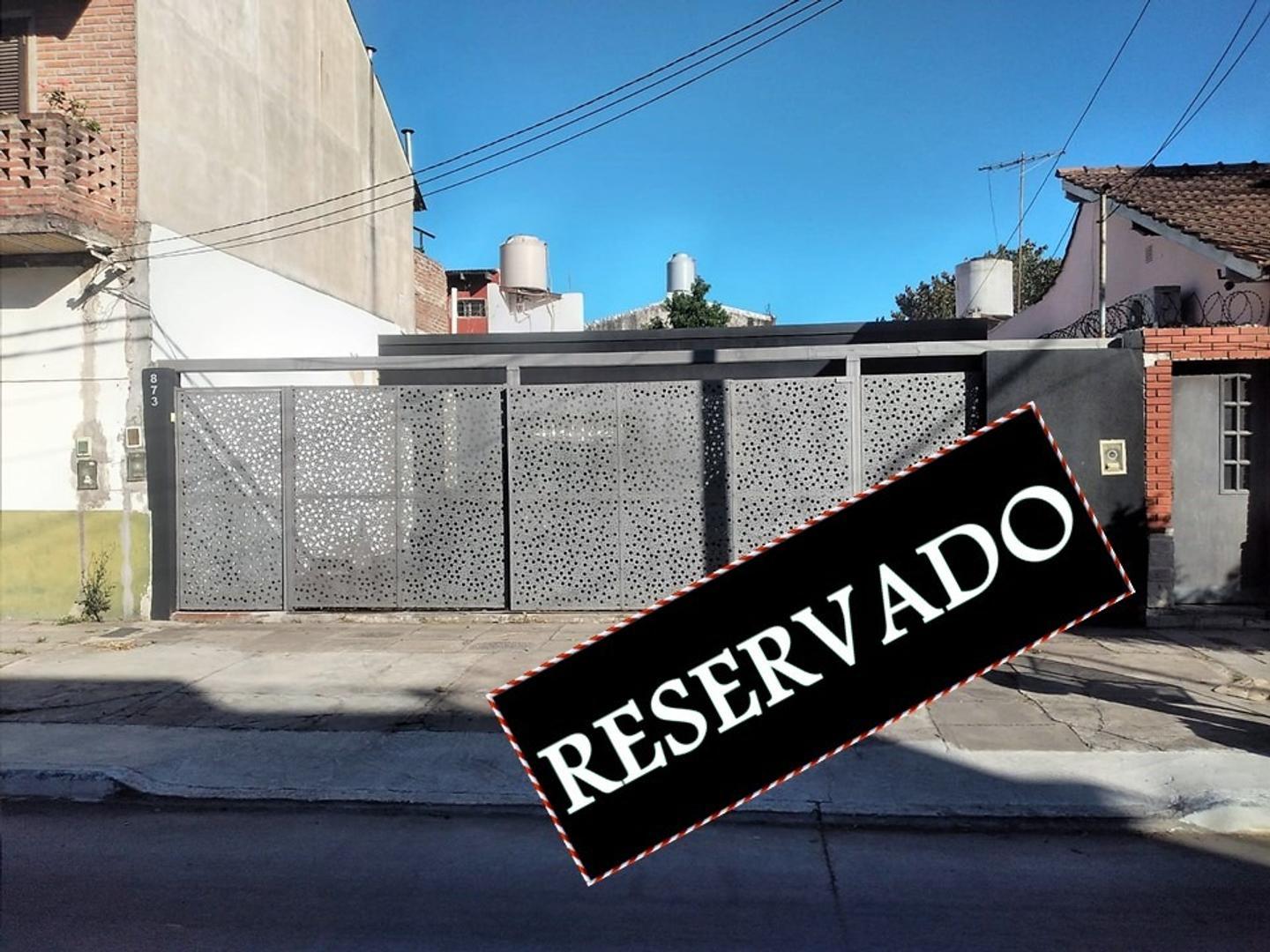 CASA 4 AMB, LOTE 8,66x26, C/PATIOS Y JARDIN/ENTR. AUTO