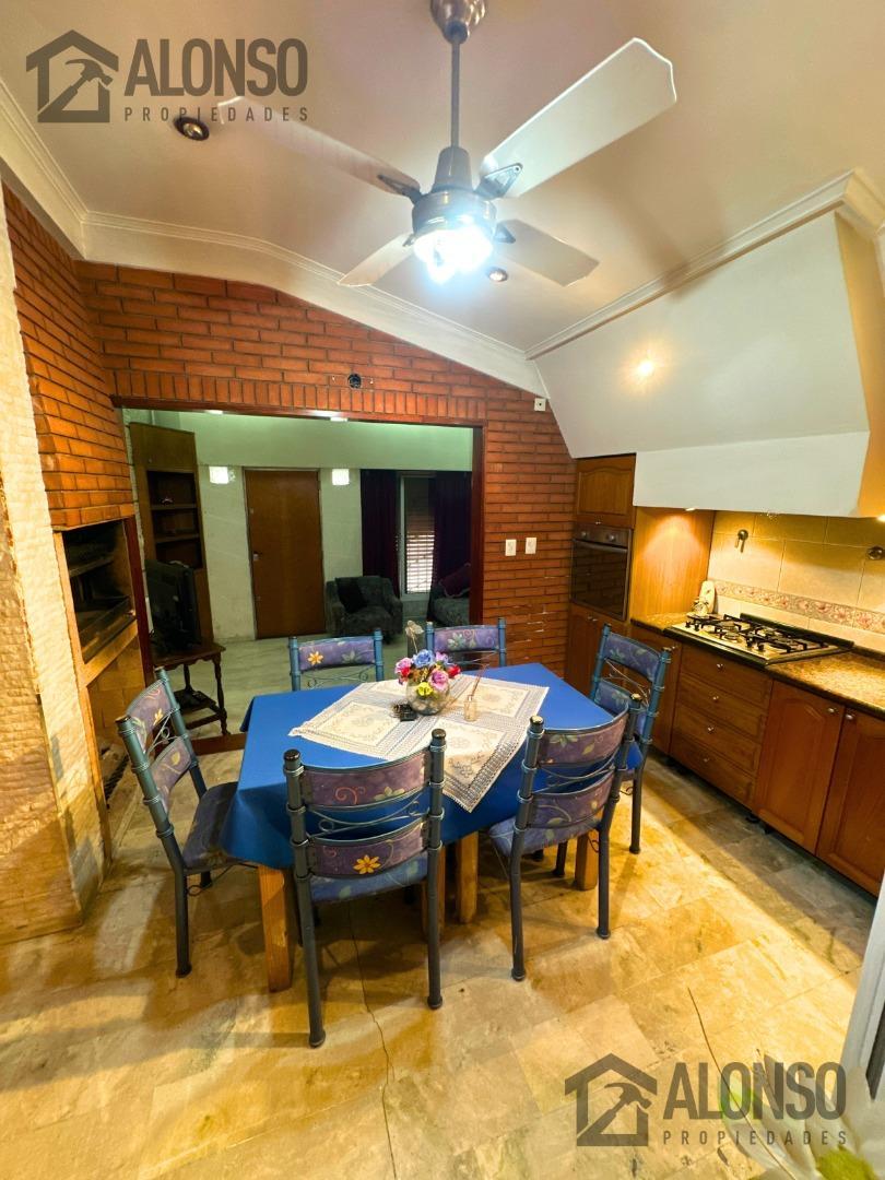 Casa 4 ambientes con 3 baños