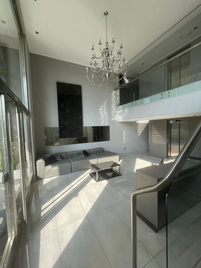 Lavalle 1000 , Piso 1