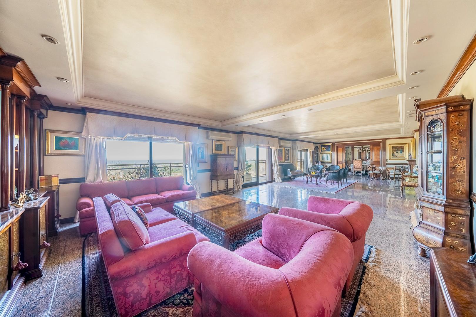 Departamento en Venta con 3 cocheras