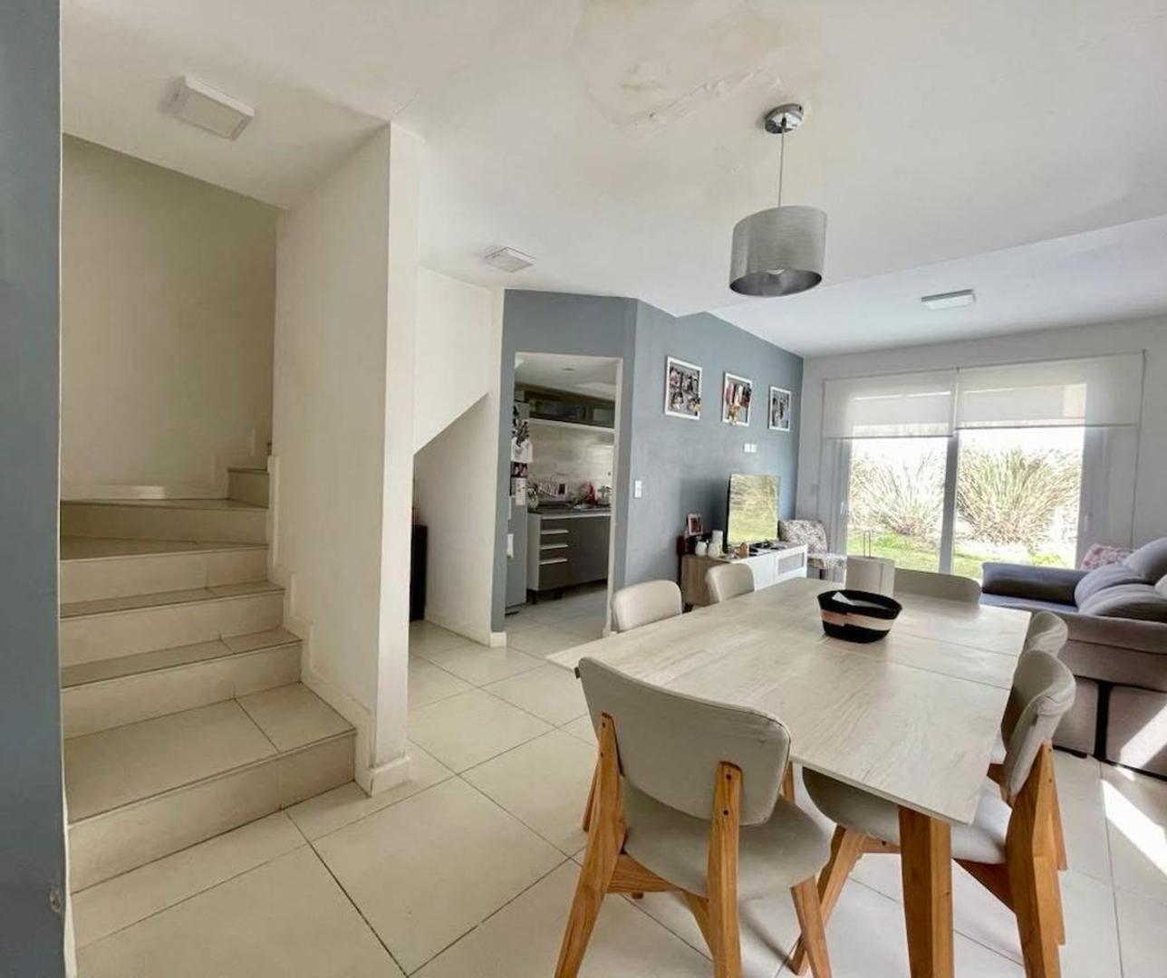 Casa 4 ambientes con 3 baños