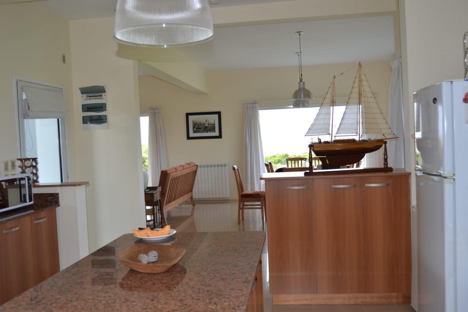 Campo con acceso a playa frente a costa del Río de la Plata