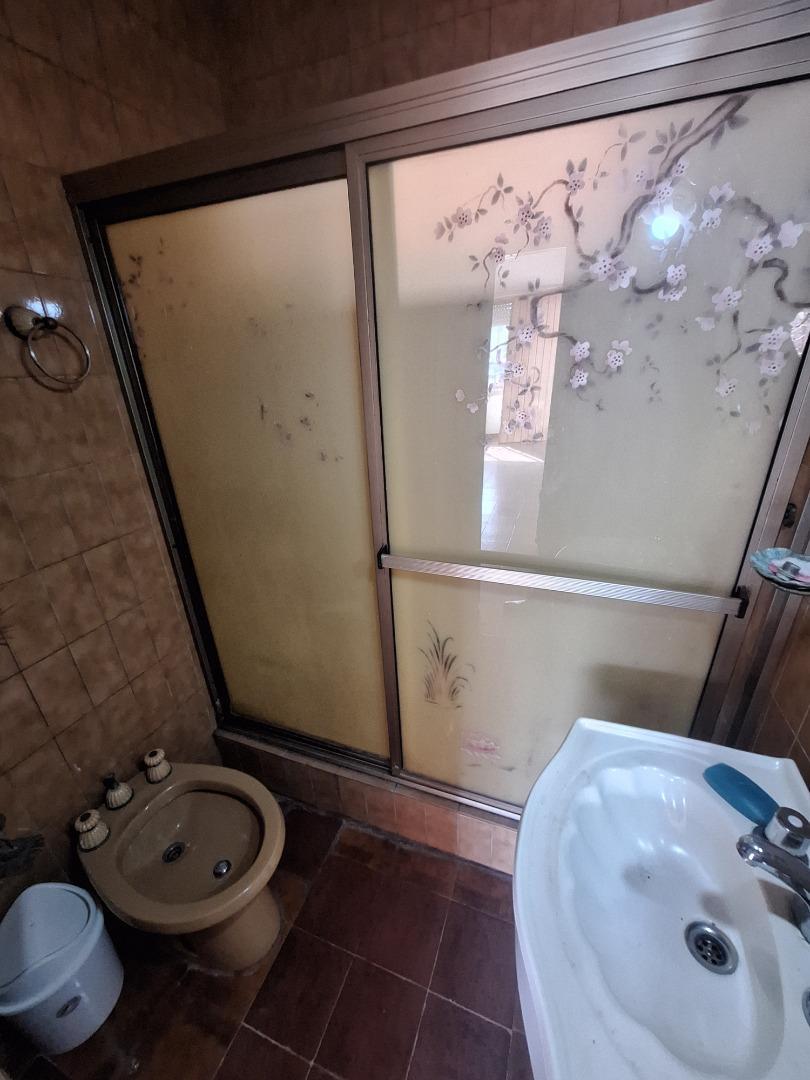 Casa en Alquiler en Ezpeleta Este, $ 700.000