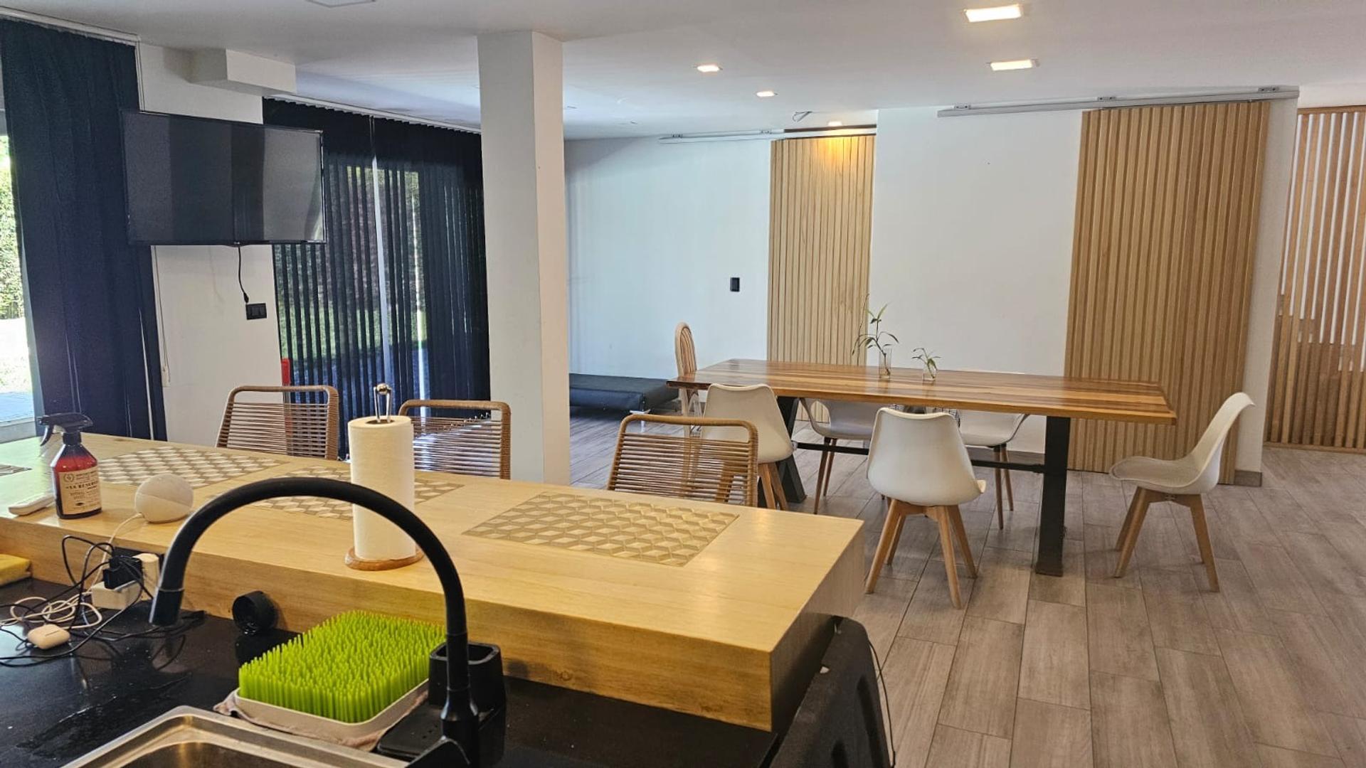 Casa 5 ambientes con 3 baños