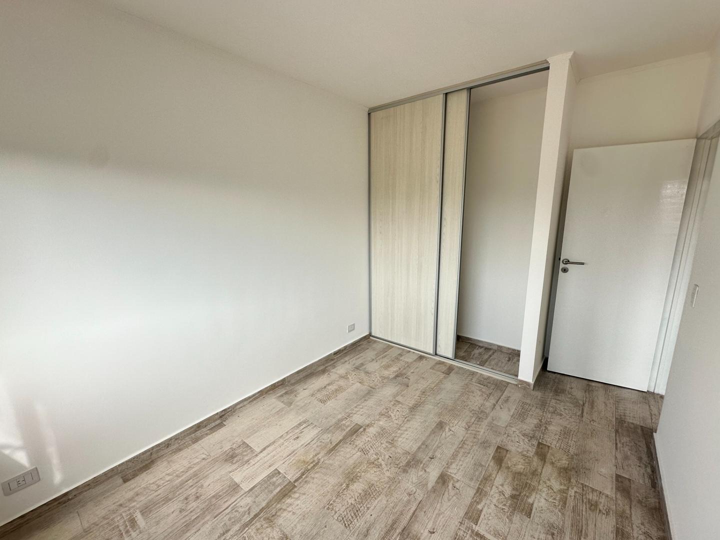 Duplex 4 ambientes con patio y cochera