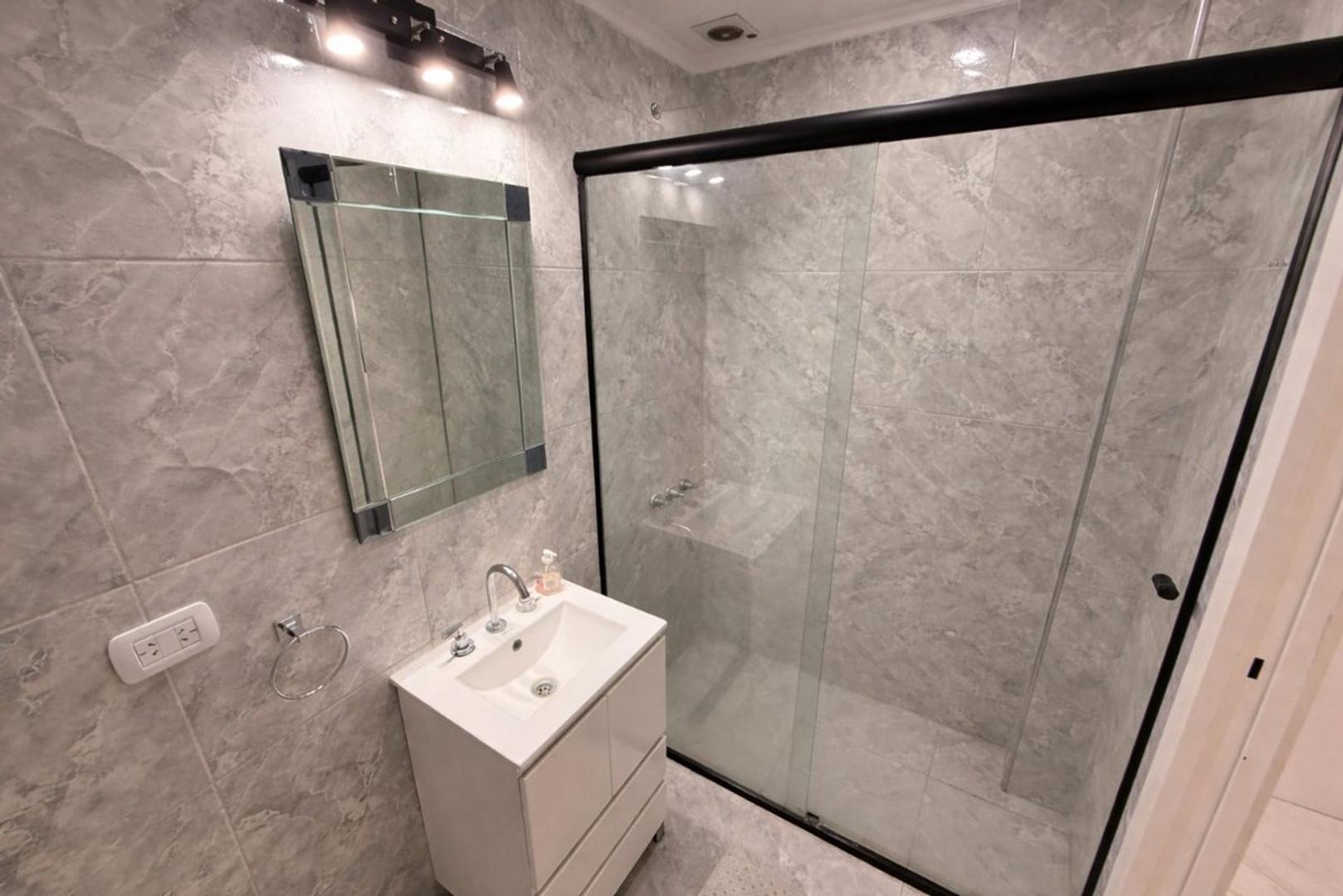 Casa 2 ambientes con 1 baño