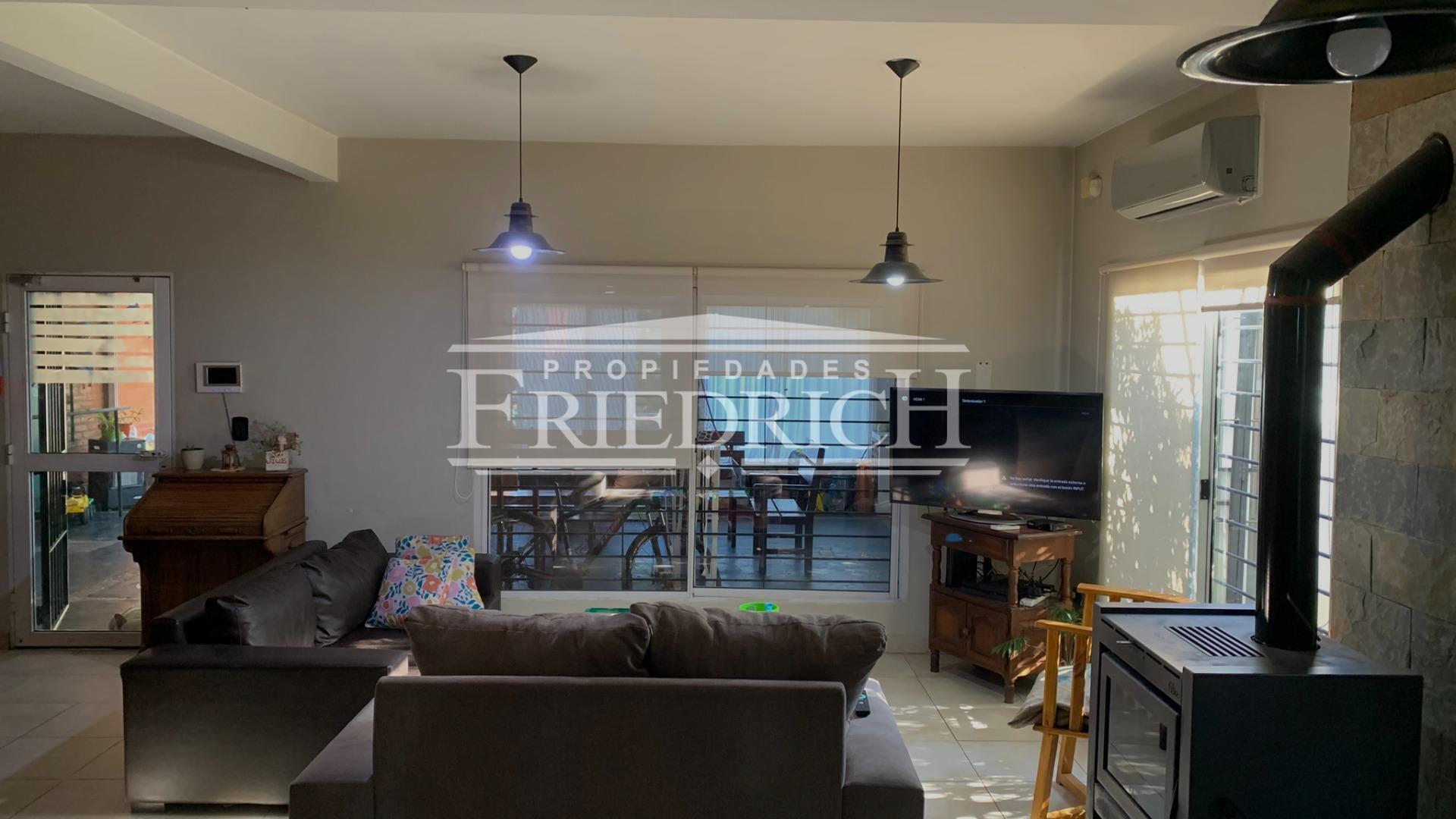 Casa en Venta con 6 cocheras