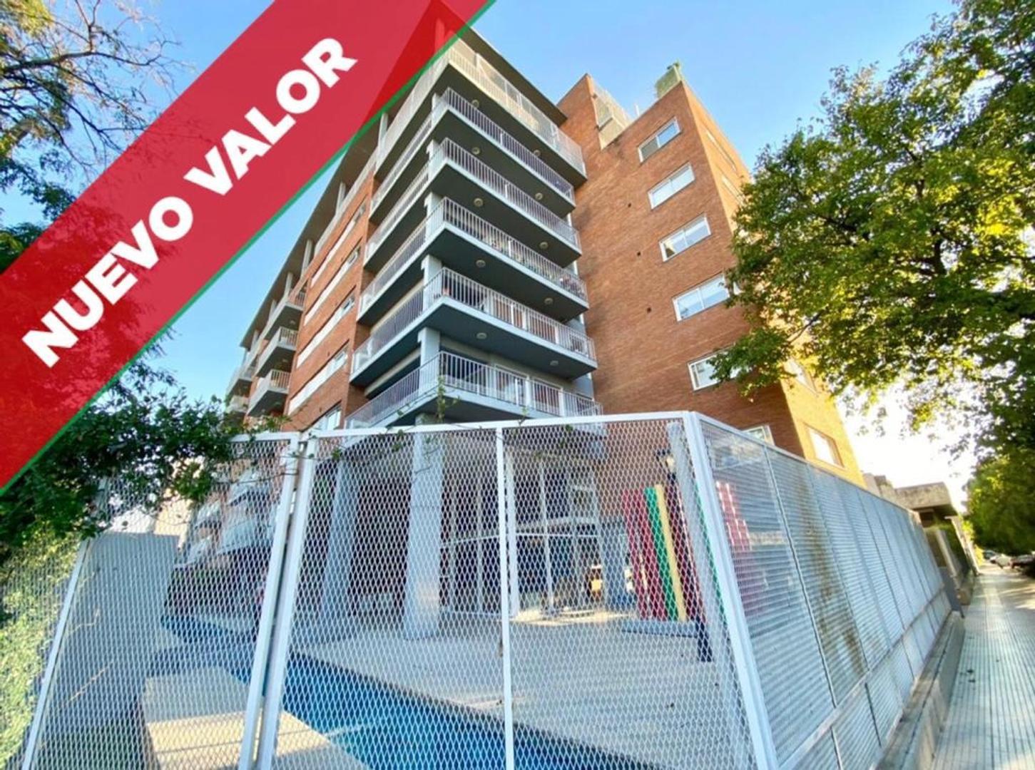 Amplio departamento cinco ambientes en impecable estado.