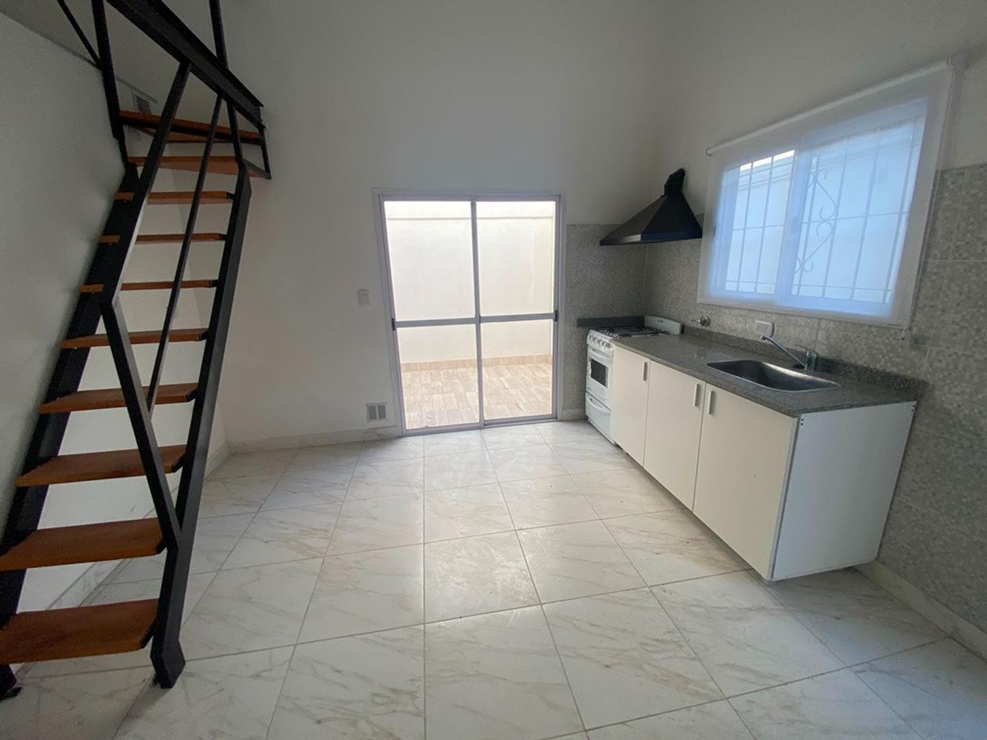 Departamento en Alquiler en Villa Gobernador Udaondo, $ 420.000