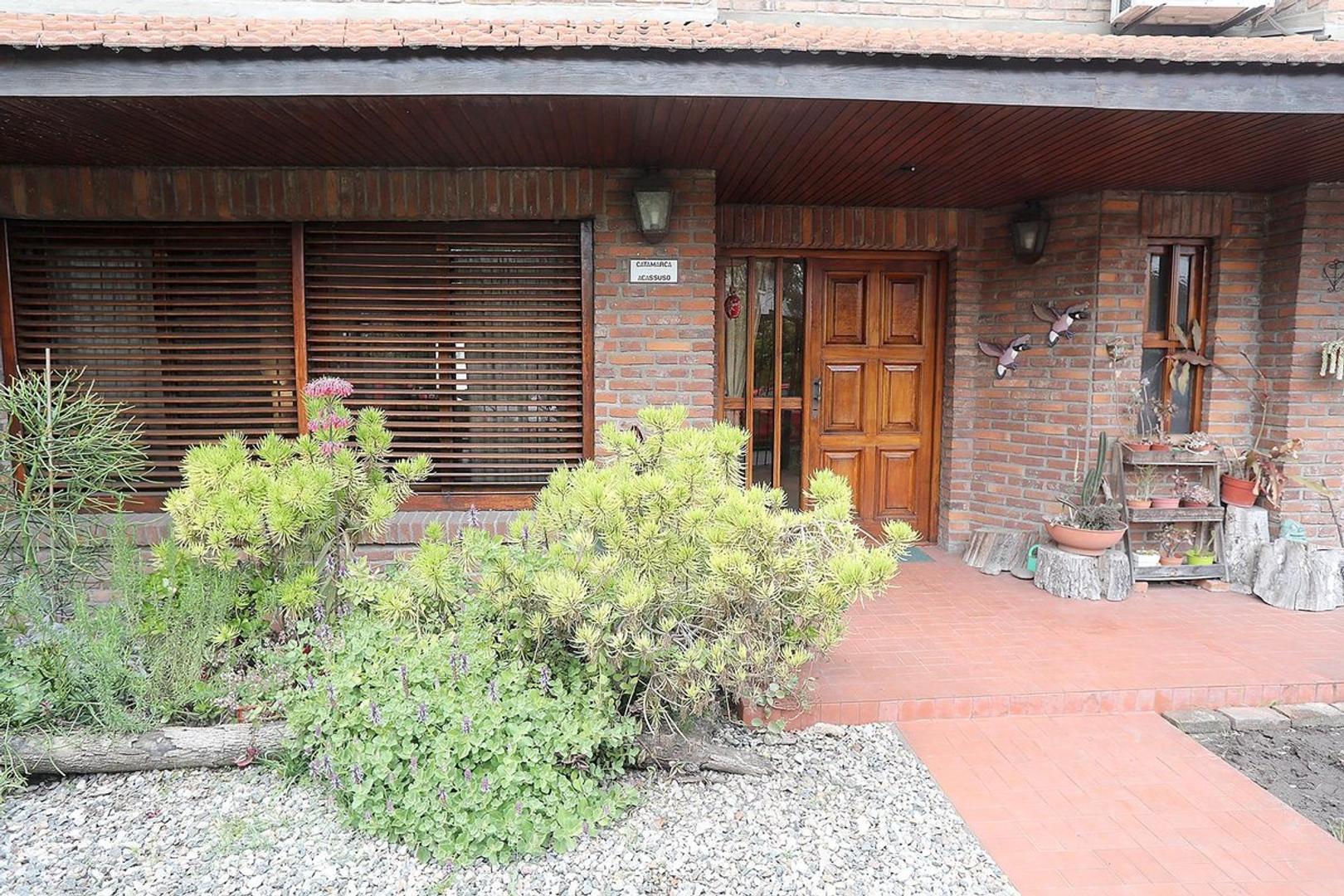 Casa 6 ambientes con 3 baños